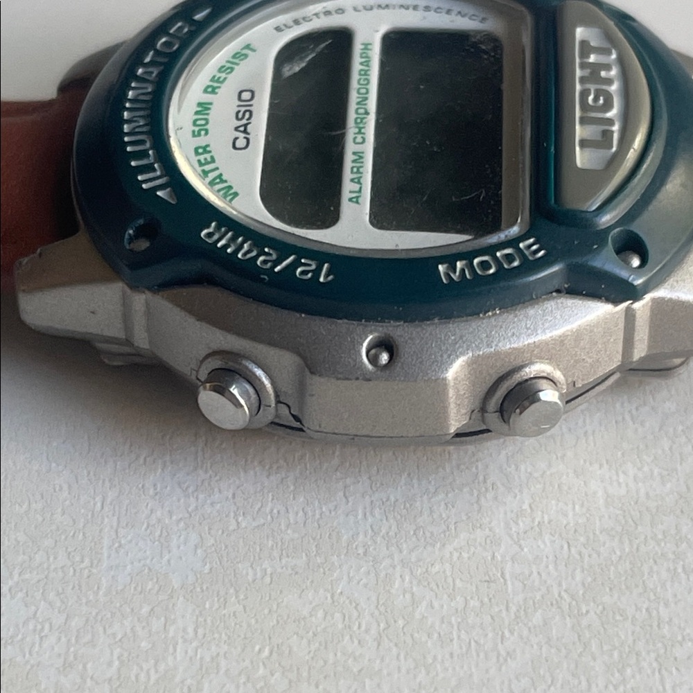 Casio LW-22H Illuminator Watch with brown Strap - Picture 4 of 7